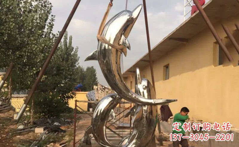 河北不锈钢海豚雕塑美丽而又神秘