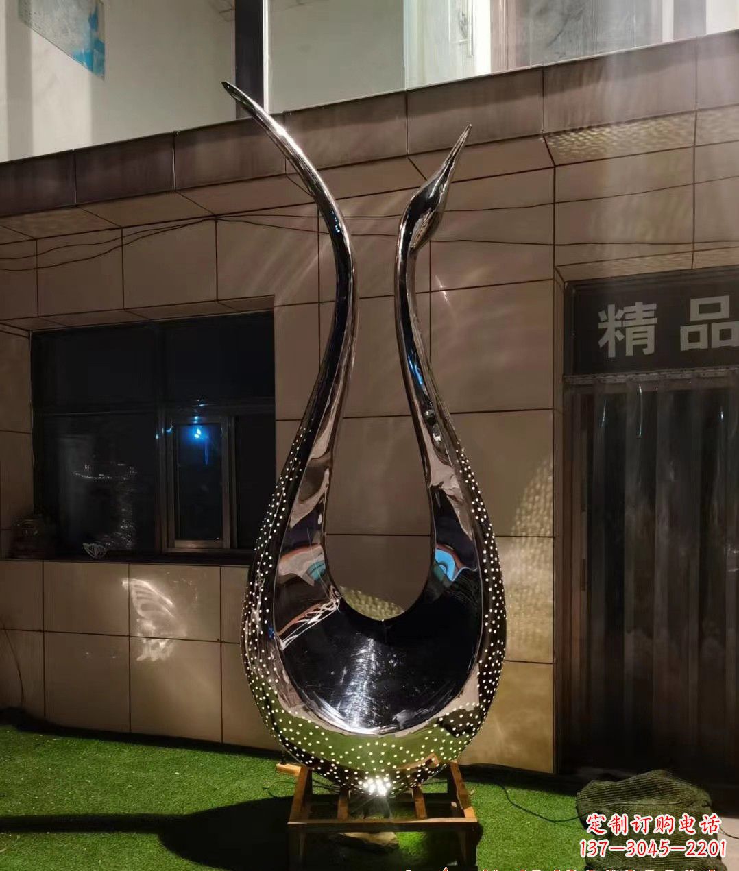 河北不锈钢镜面天鹅雕塑——象征着美丽与坚强