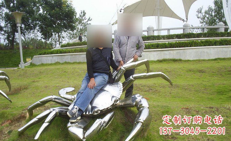 河北不锈钢螃蟹雕塑艺术美化公园环境