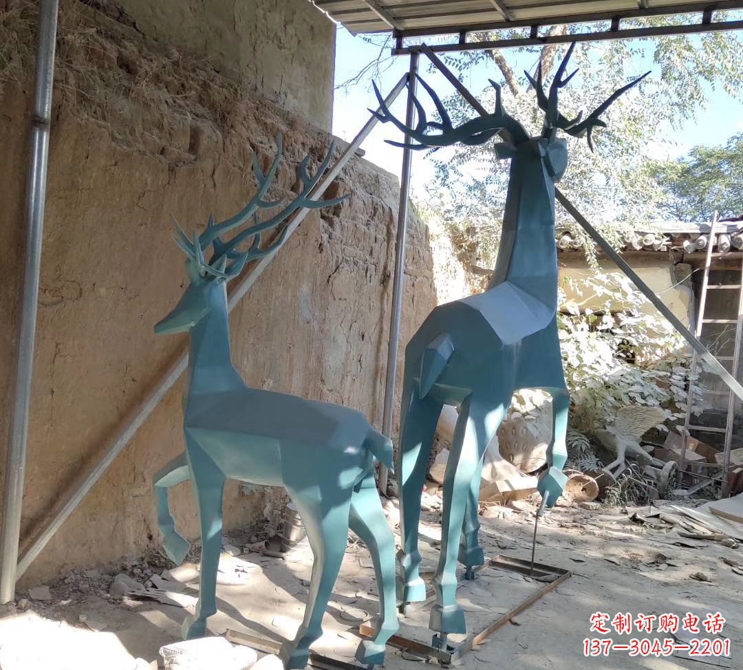 河北不锈钢切面景观鹿雕塑——给景观增添优雅