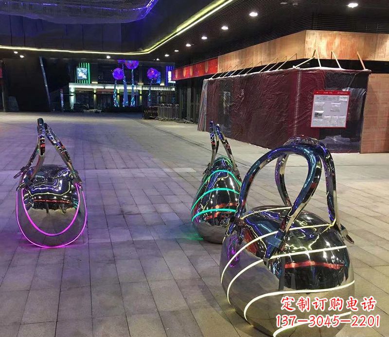 河北不锈钢手提包雕塑精美艺术品