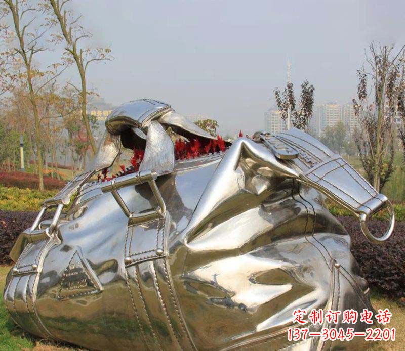 河北精美不锈钢手提包雕塑