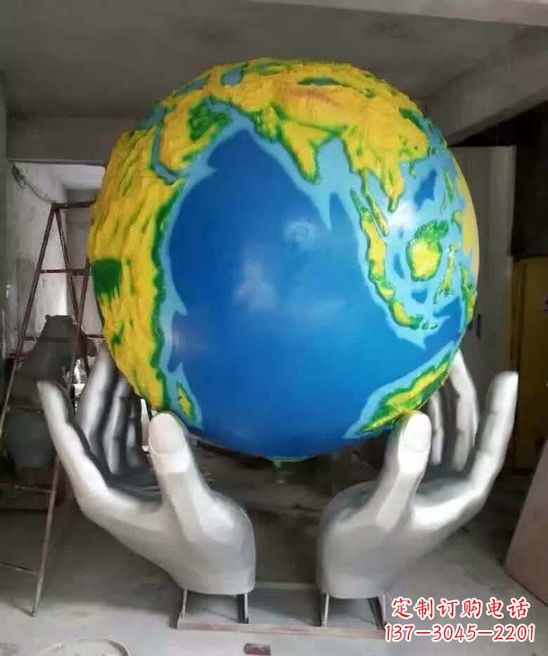 河北不锈钢手托地球雕塑精美的艺术作品