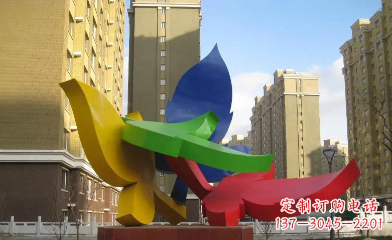 河北不锈钢树叶景观雕塑美丽而精致