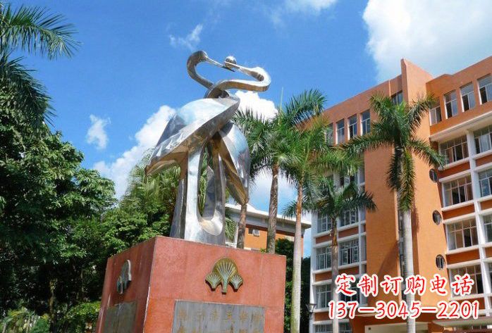 河北不锈钢仙鹤雕塑美丽而神秘