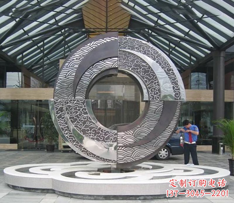 河北不锈钢圆环雕塑,点缀酒店空间