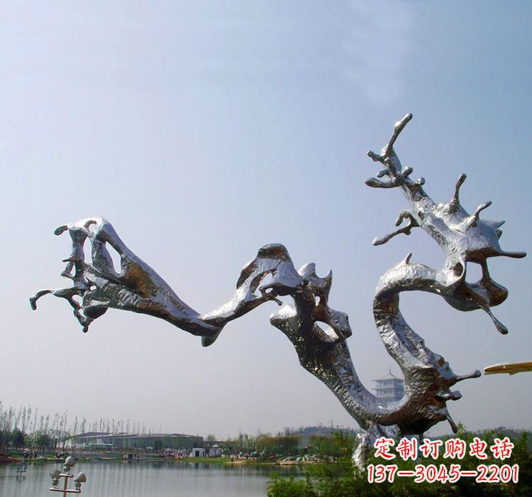河北不锈钢水滴雕塑体现自然之美