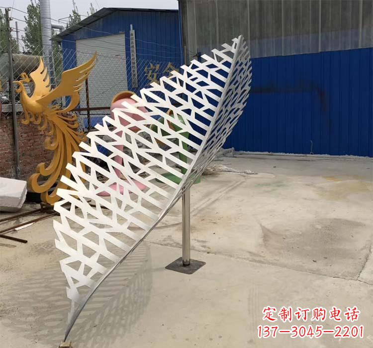 河北不锈钢园林树叶雕塑