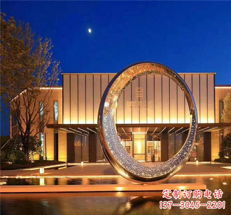 河北不锈钢圆环雕塑给空间增添无限美感