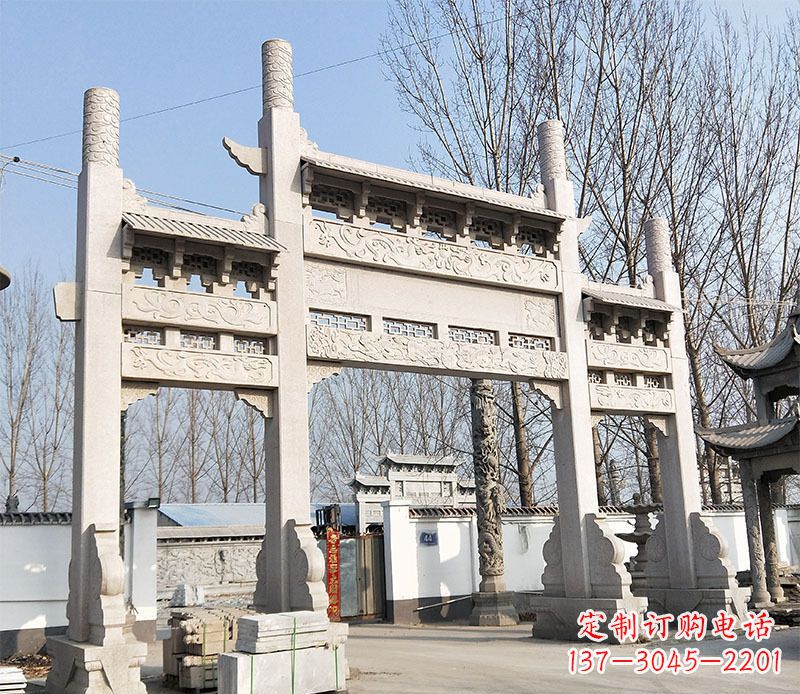 河北村口的珍贵文化——牌坊雕塑