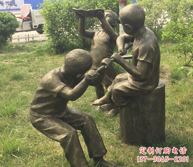 河北公园玩水的儿童铜雕