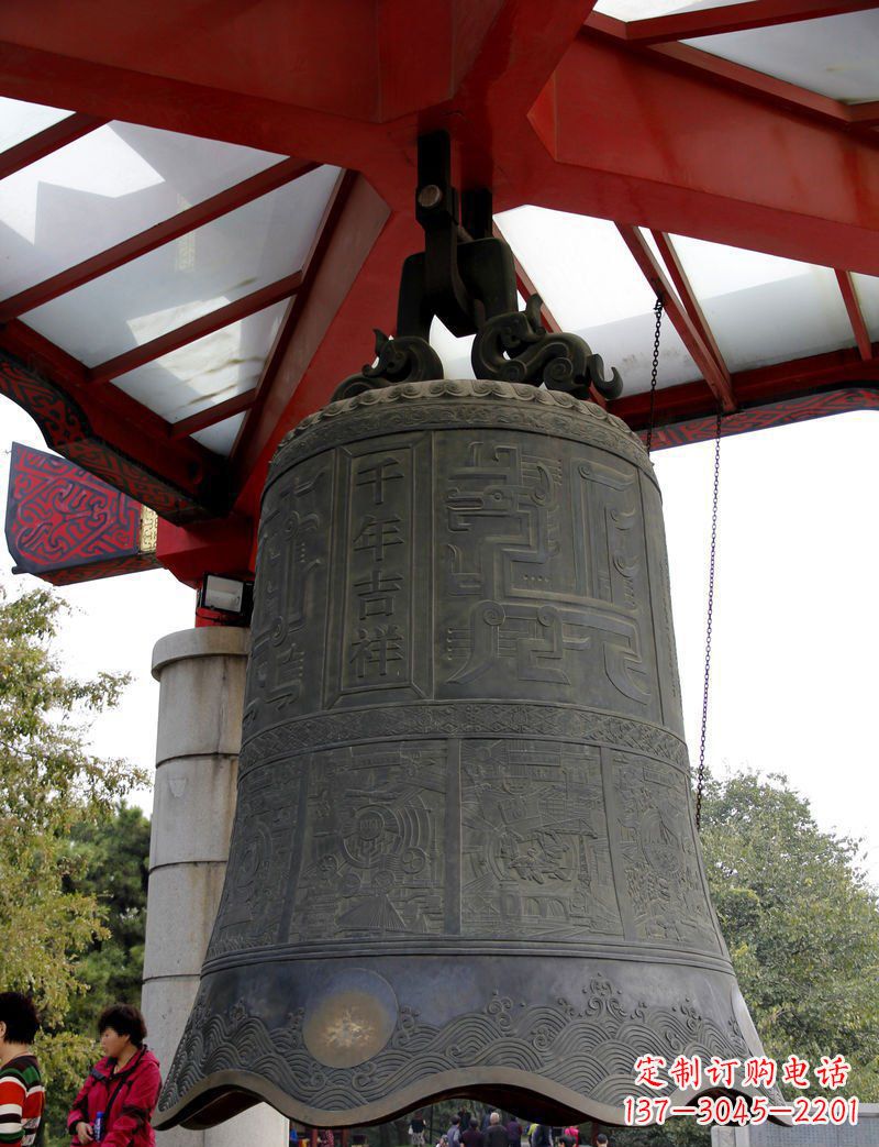 河北广场千年吉祥铜钟雕塑