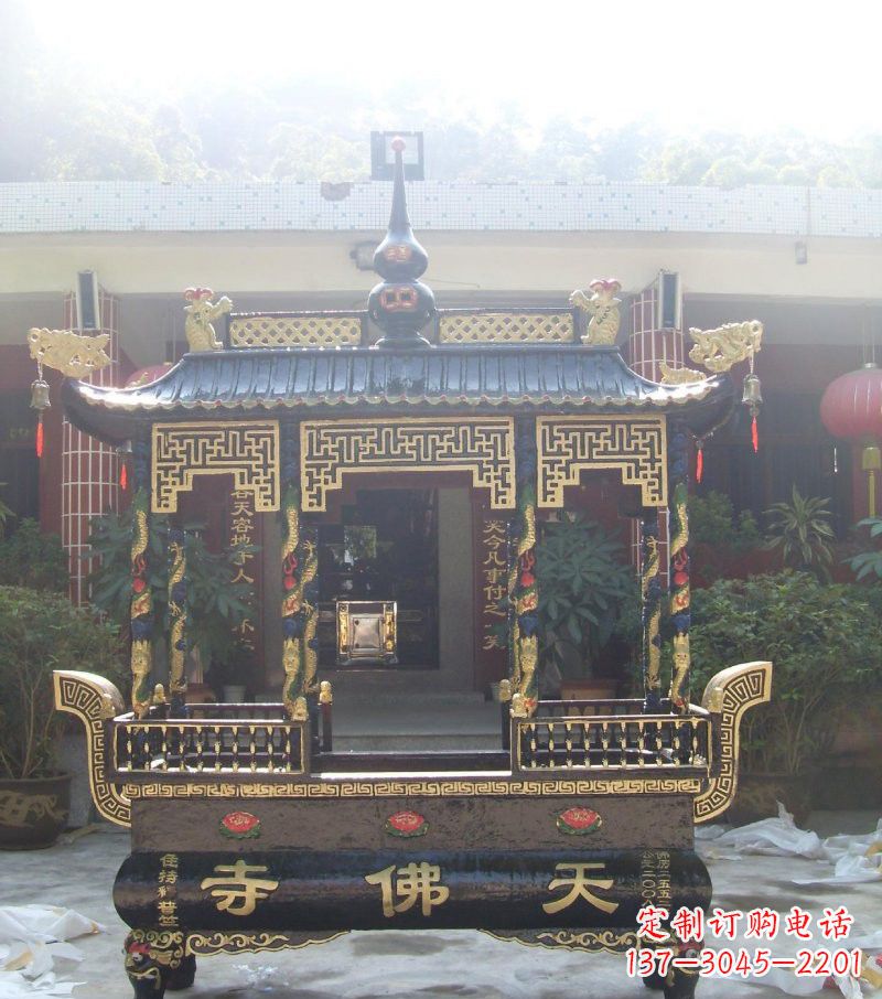 河北寺庙铸铜四足方形带顶香炉