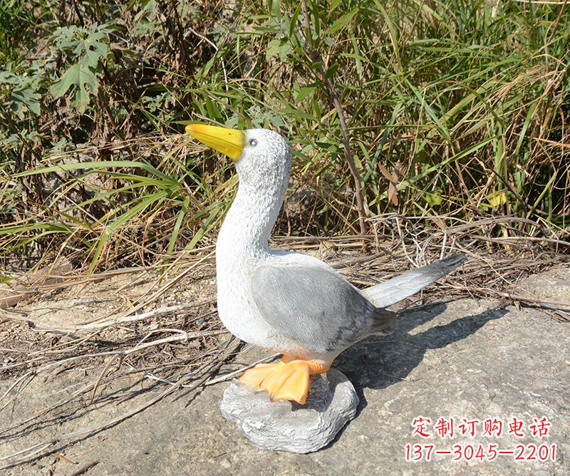 河北学校雕塑和平鸽