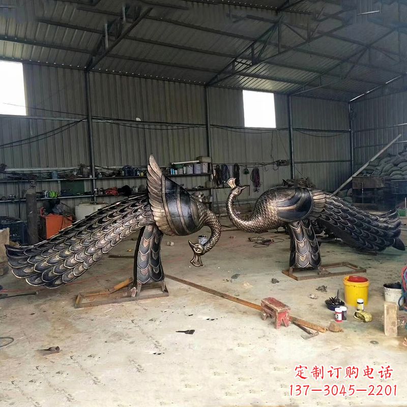 河北铸铜孔雀雕塑